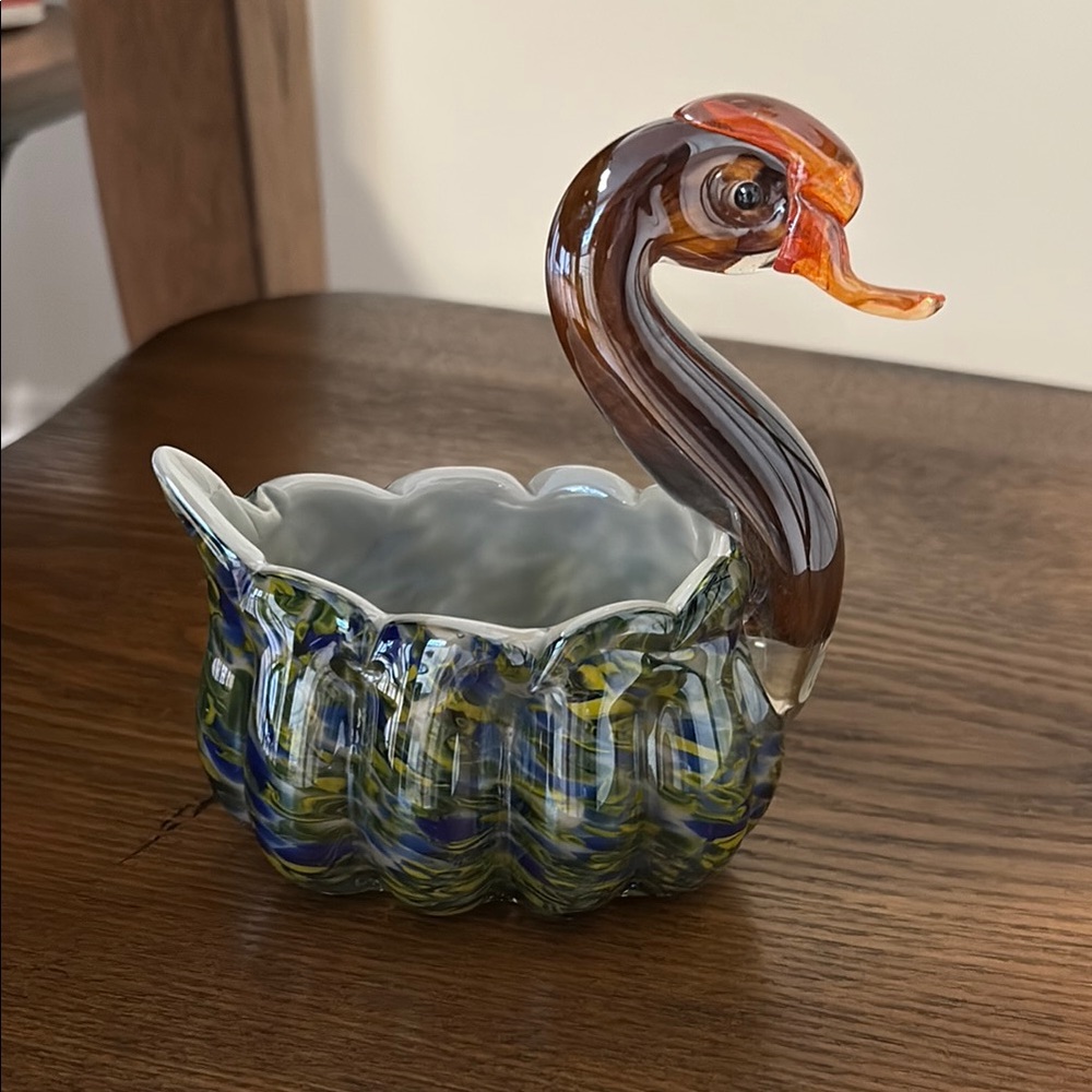 Elegant art Glass  Glass Swan Vase/planter